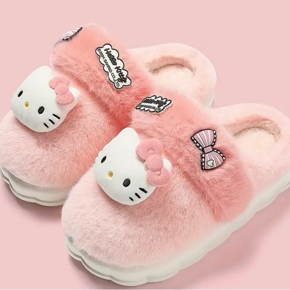 Hello kitty plush slippers NWT Size 6 - Picture 6 of 6
